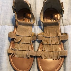 Minnetonka fringe sandals tan size 9 EUC